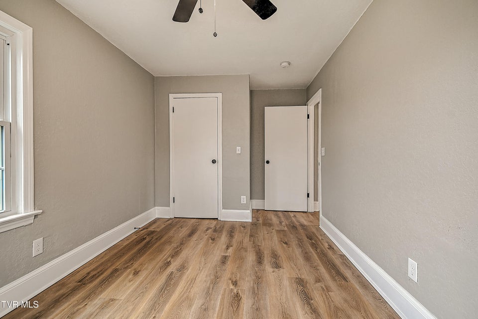 Photo #18: 206 Central 