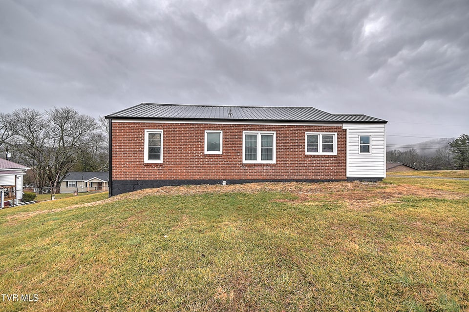 Photo #29: 206 Central 