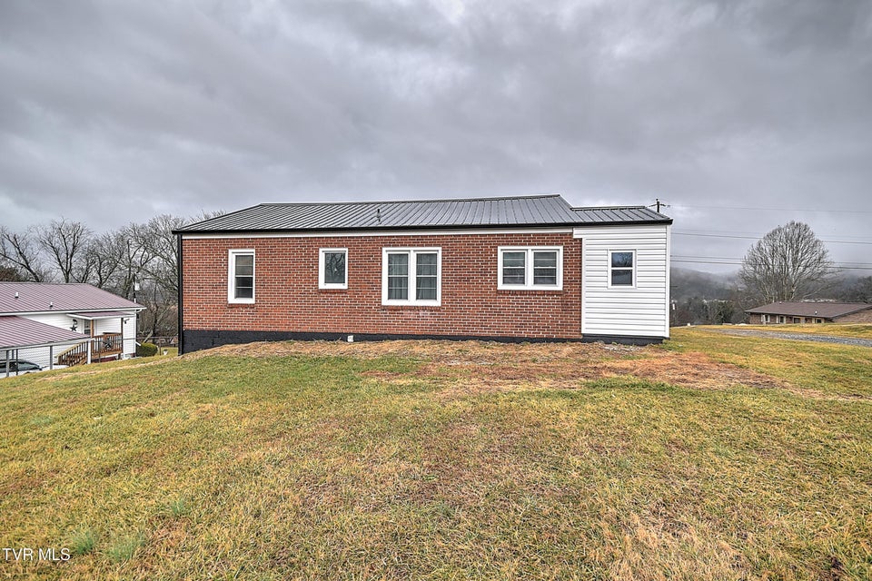 Photo #31: 206 Central 