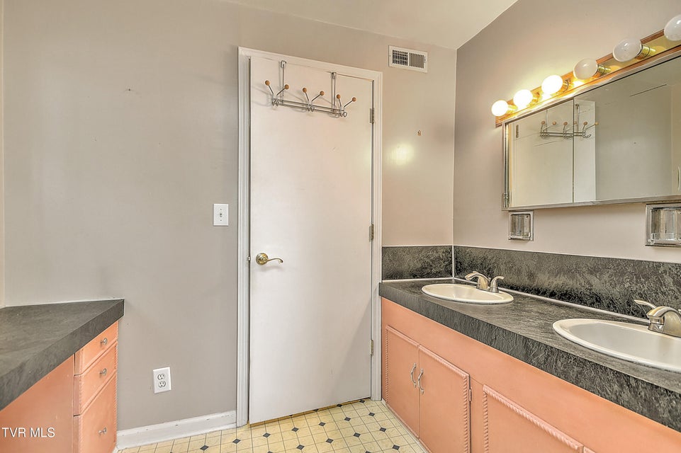 Photo #31: 1621 Belmeade Drive