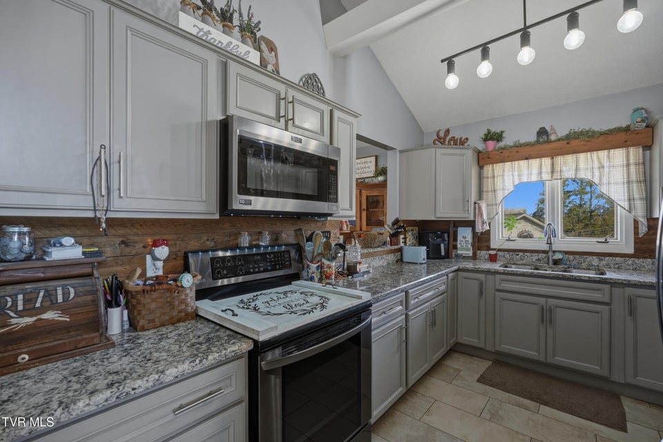 Photo #16: 312 Thistlewood Drive