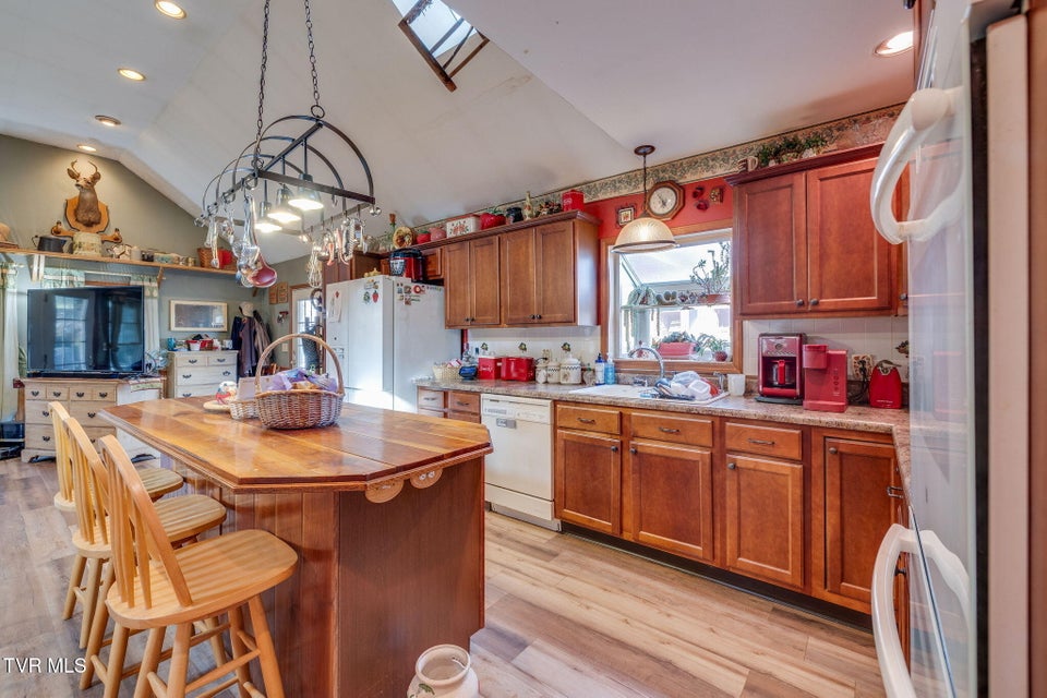 Photo #6: 220 Treadway Trail