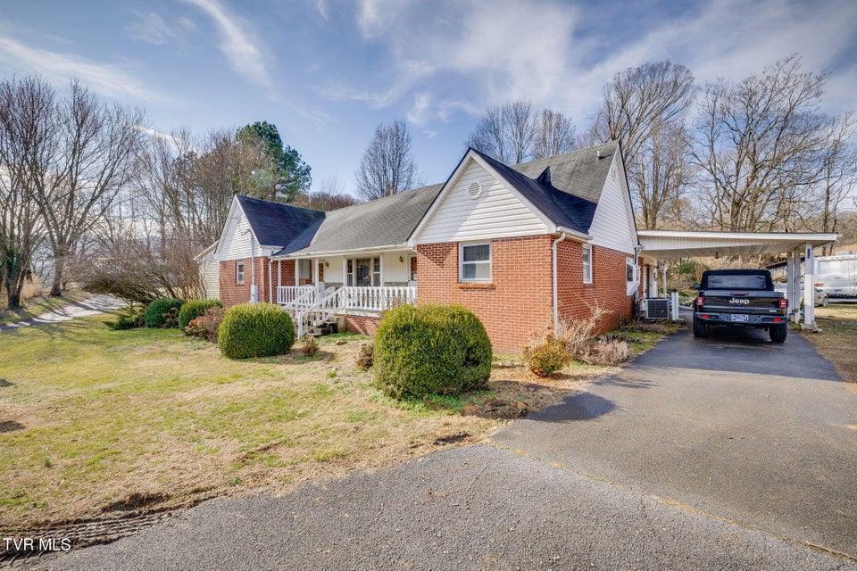 Photo #3: 220 Treadway Trail