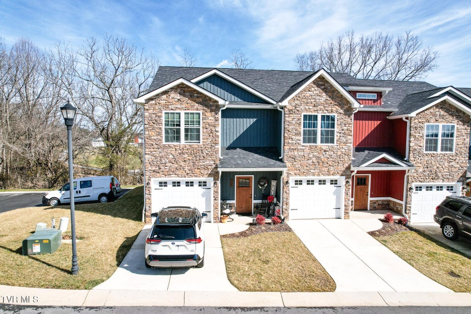 Photo #3: 319 Piper Glen 