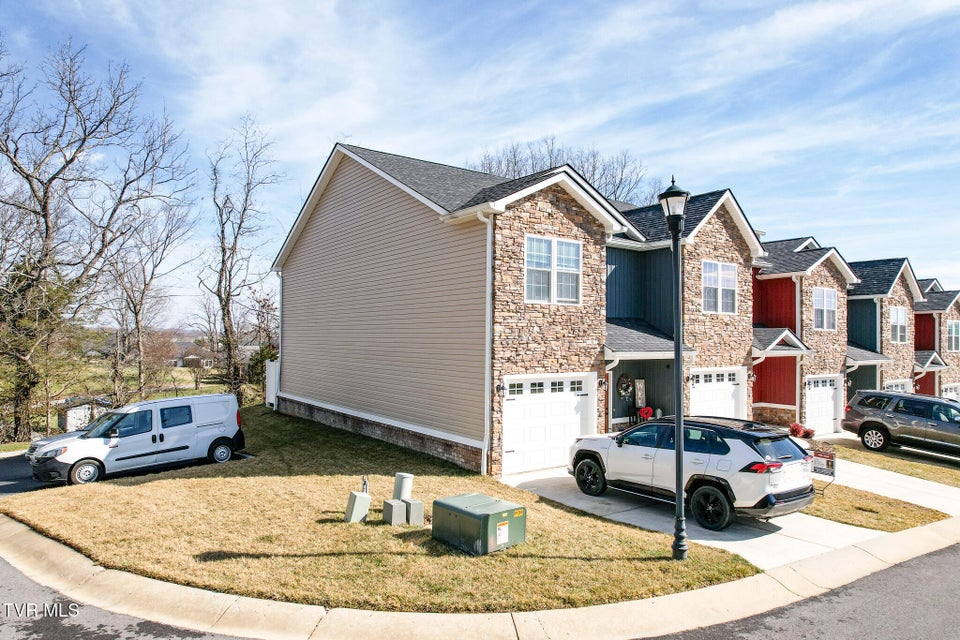 Photo #35: 319 Piper Glen 