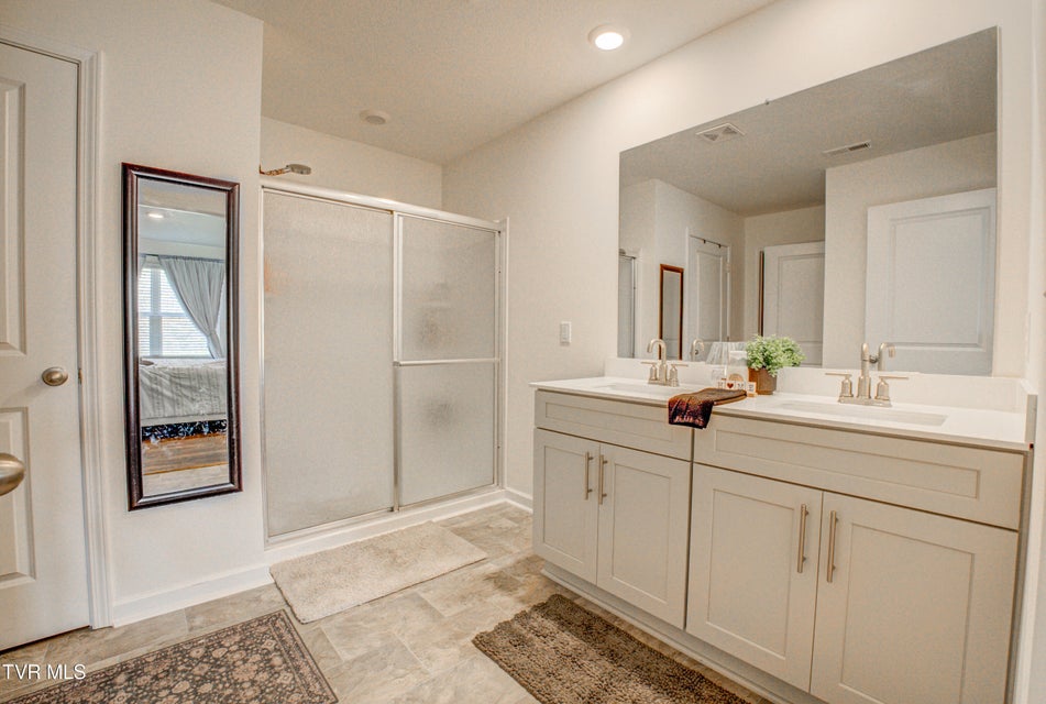 Photo #44: 1048 Persimmon Hollow