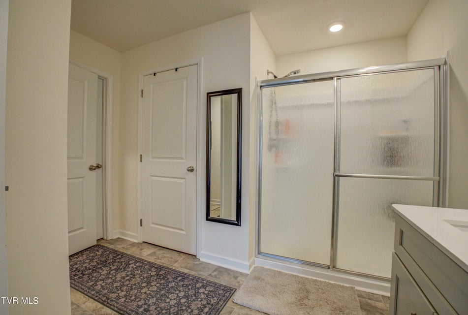 Photo #47: 1048 Persimmon Hollow