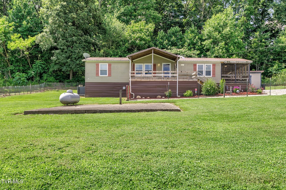 Photo #9: 647 & 645 Seaton Road 