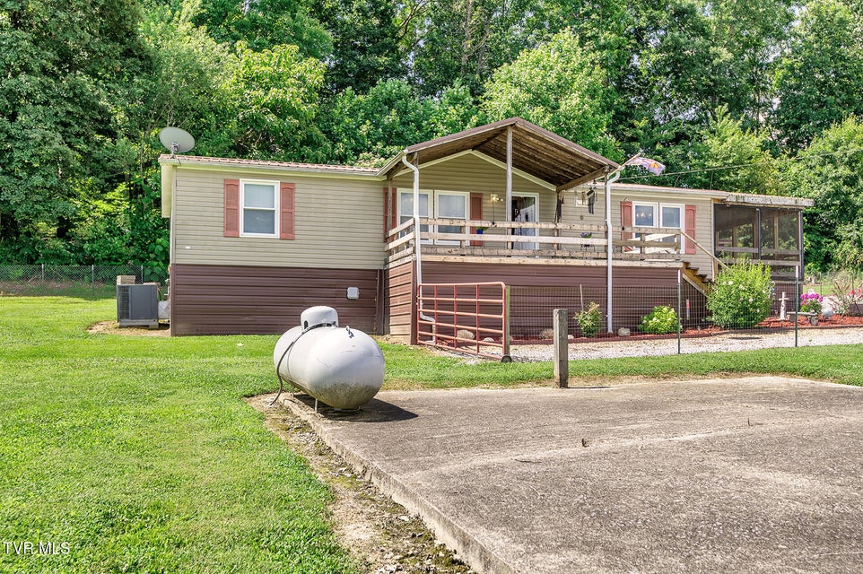 Photo #12: 647 & 645 Seaton Road 