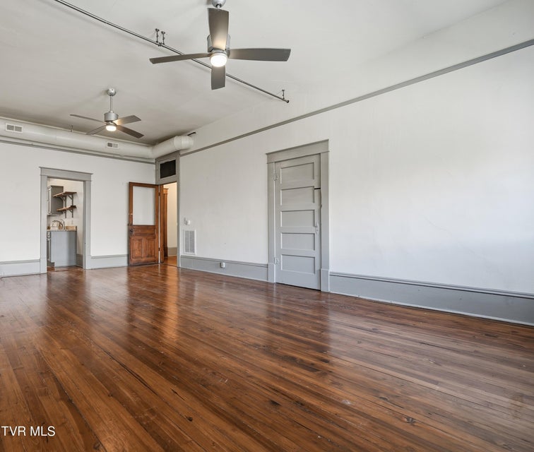 Photo #5: 204 1/2 Gay Street