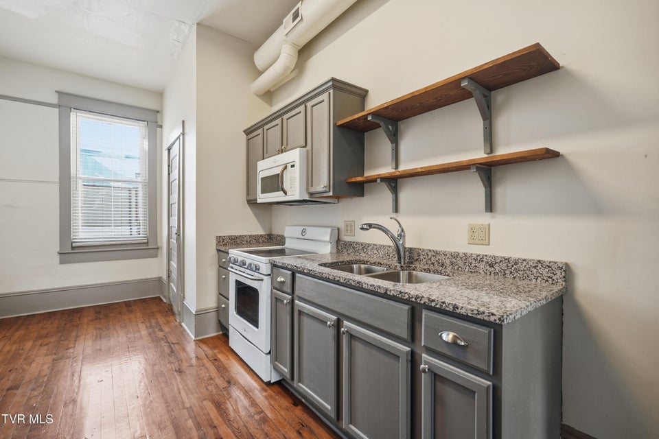 Photo #6: 204 1/2 Gay Street