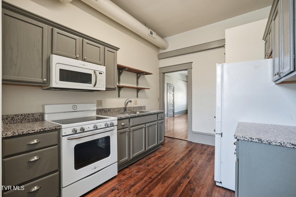 Photo #7: 204 1/2 Gay Street