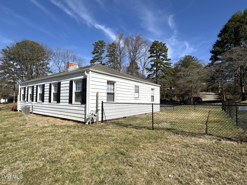 Photo #5: 102 Woodland Drive