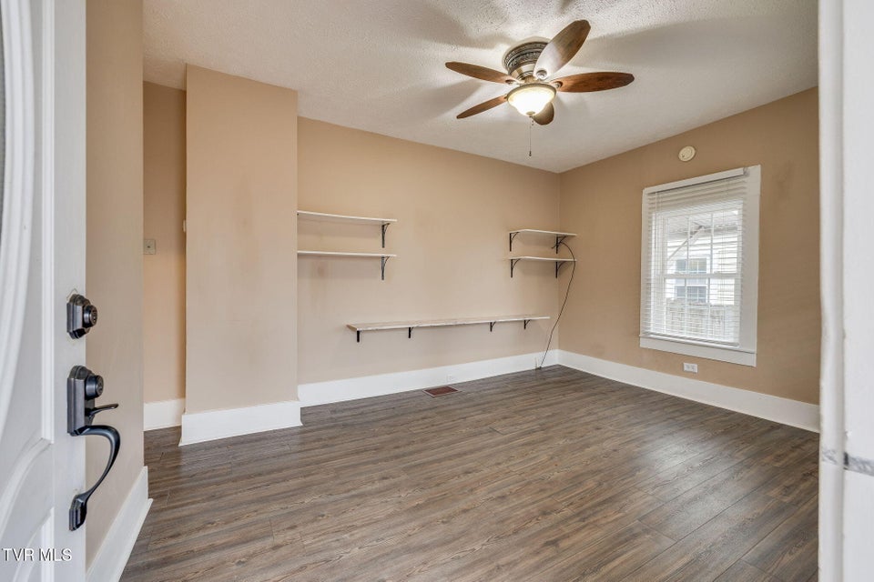 Photo #5: 433 Poplar Street