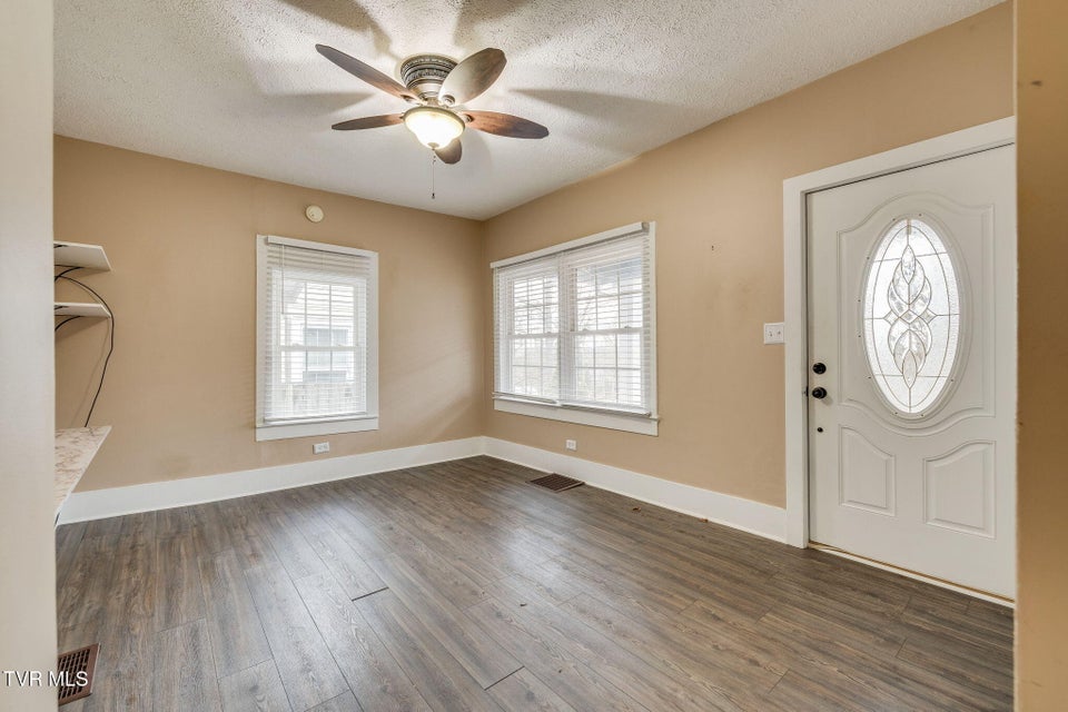 Photo #6: 433 Poplar Street