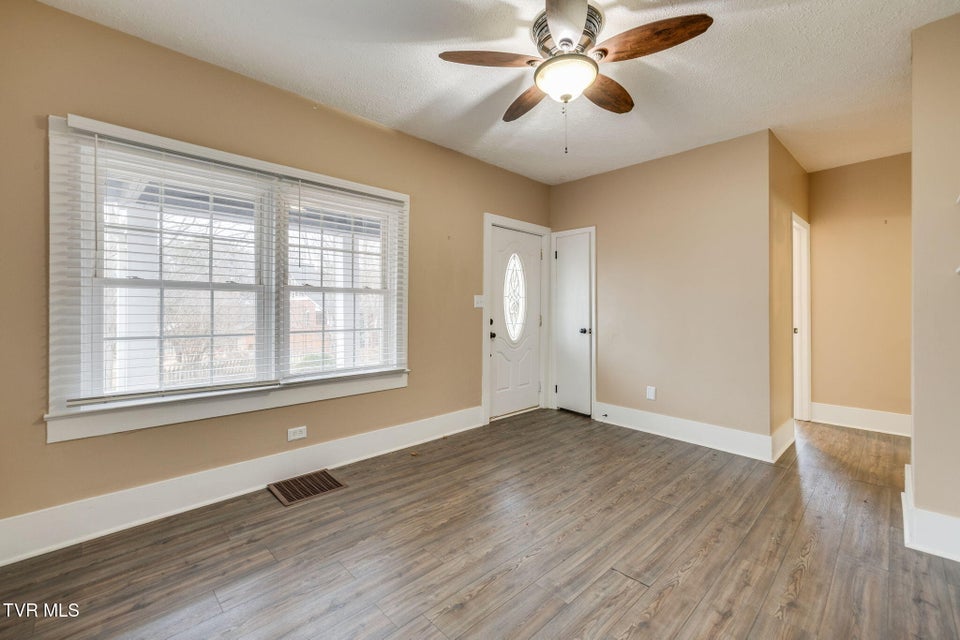 Photo #7: 433 Poplar Street