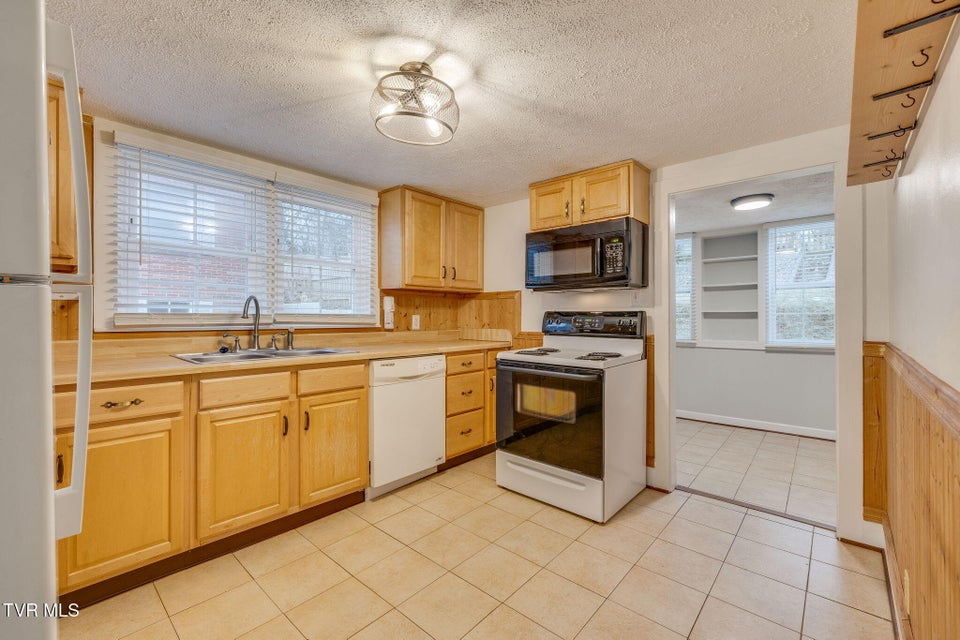 Photo #8: 433 Poplar Street