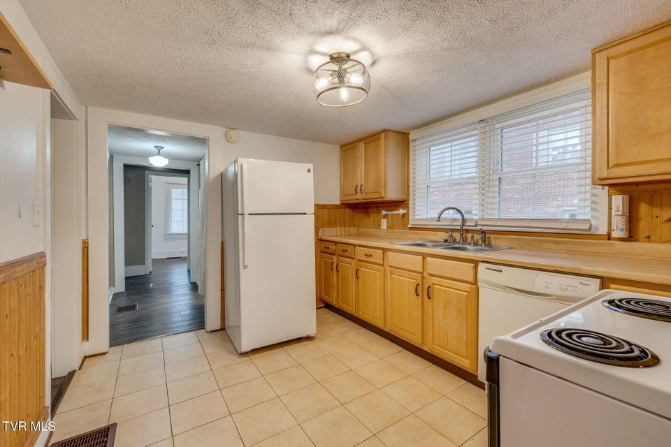 Photo #9: 433 Poplar Street