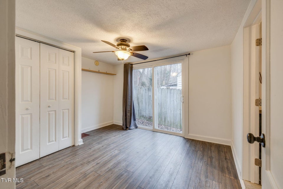 Photo #10: 433 Poplar Street