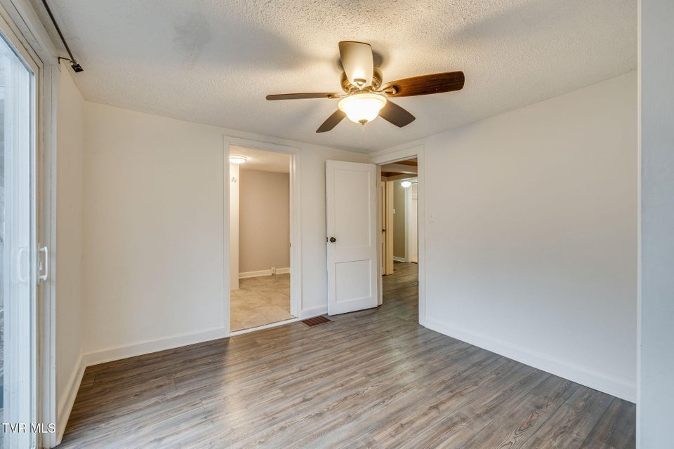 Photo #12: 433 Poplar Street