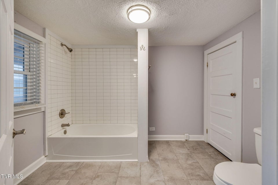 Photo #13: 433 Poplar Street