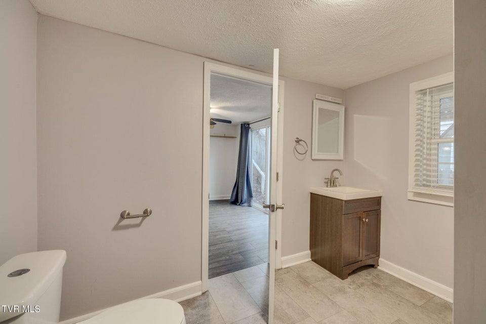 Photo #14: 433 Poplar Street