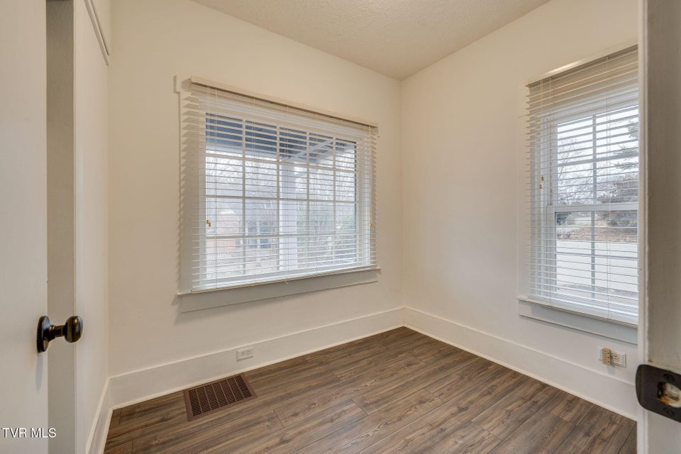 Photo #15: 433 Poplar Street