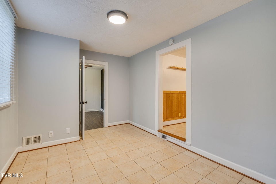 Photo #17: 433 Poplar Street