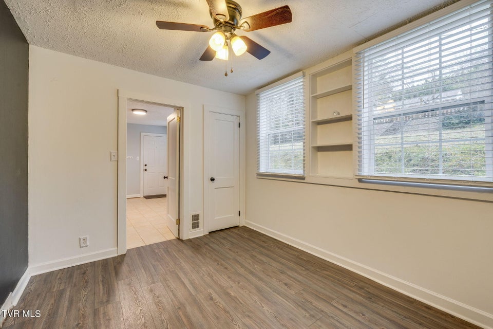 Photo #20: 433 Poplar Street