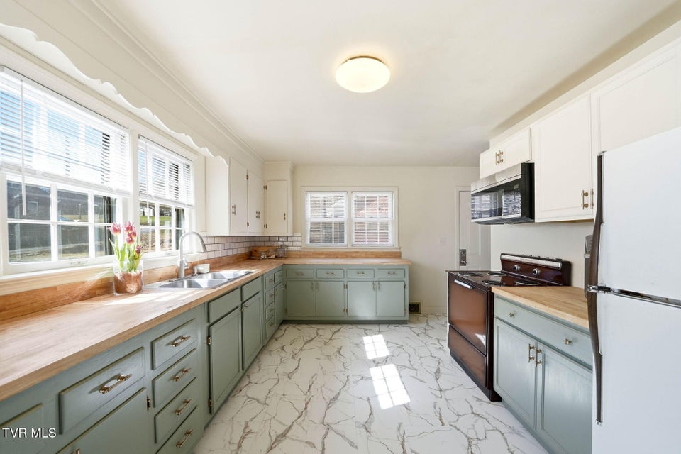 Photo #25: 213 Manville Road