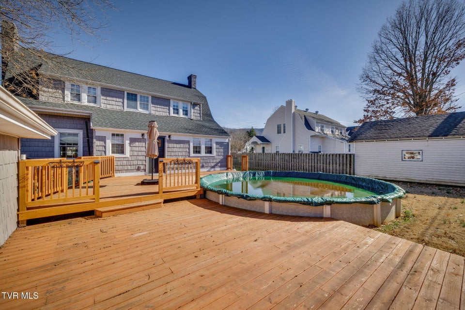 Photo #28: 319 Ohio Avenue