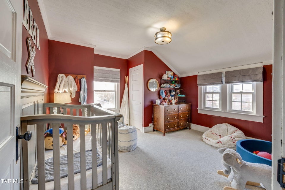 Photo #24: 319 Ohio Avenue