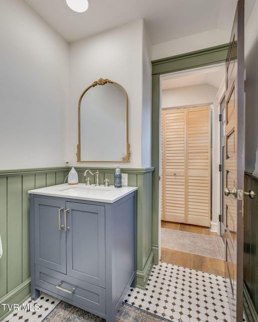 Photo #17: 319 Ohio Avenue