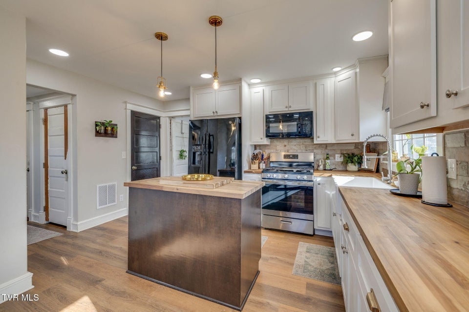 Photo #16: 319 Ohio Avenue