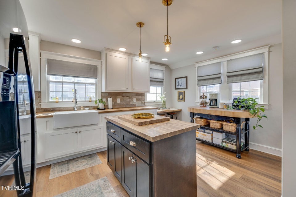 Photo #15: 319 Ohio Avenue