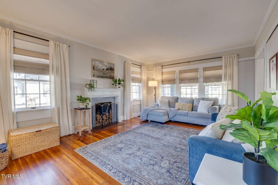 Photo #13: 319 Ohio Avenue