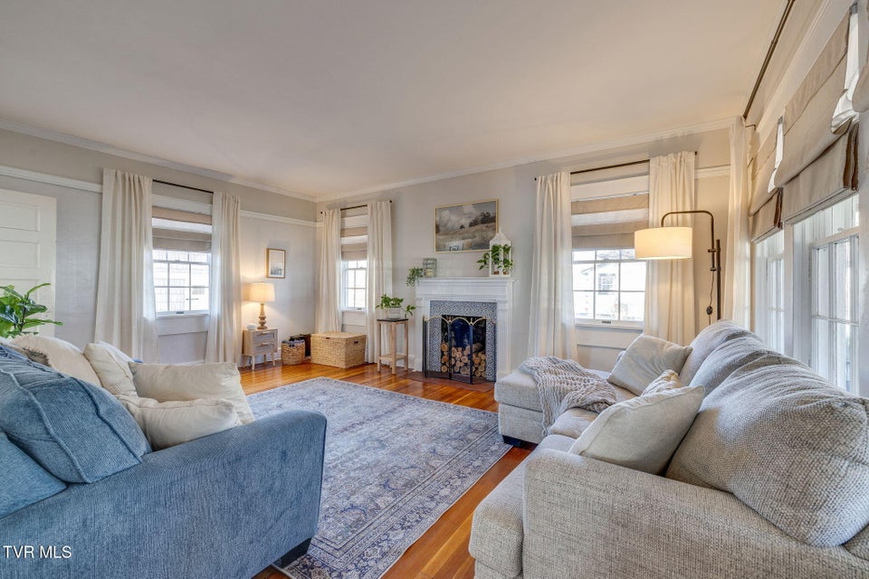 Photo #11: 319 Ohio Avenue