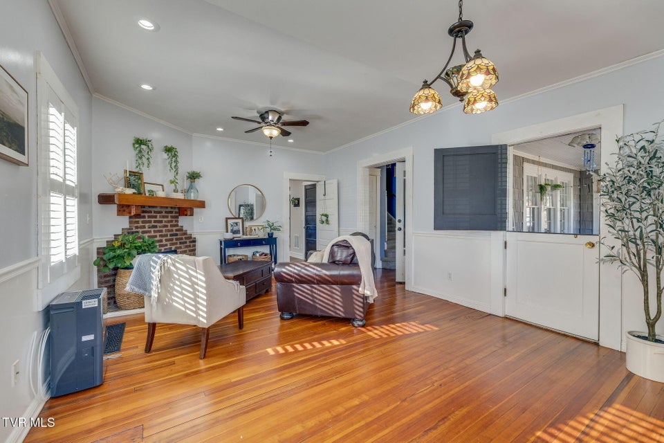 Photo #10: 319 Ohio Avenue