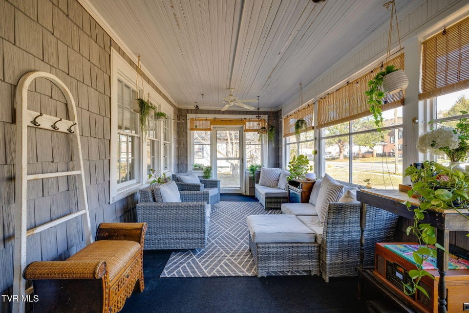 Photo #5: 319 Ohio Avenue