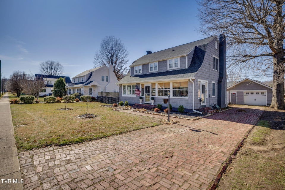 Photo #2: 319 Ohio Avenue