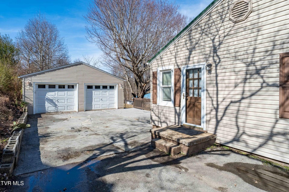 Photo #11: 1203 Barton Street