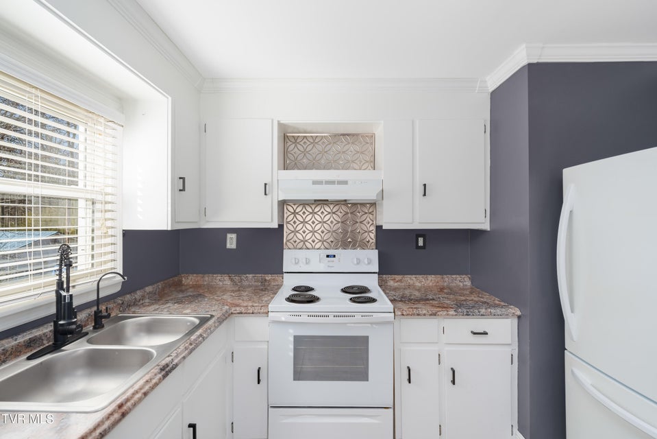 Photo #30: 1203 Barton Street