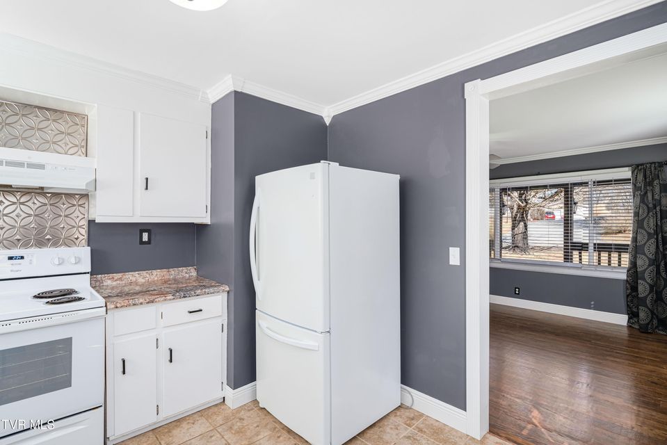 Photo #31: 1203 Barton Street