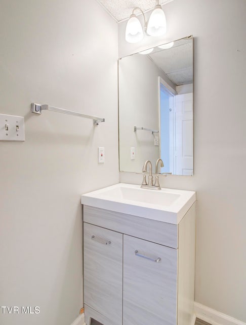 Photo #36: 192 Patriot Circle