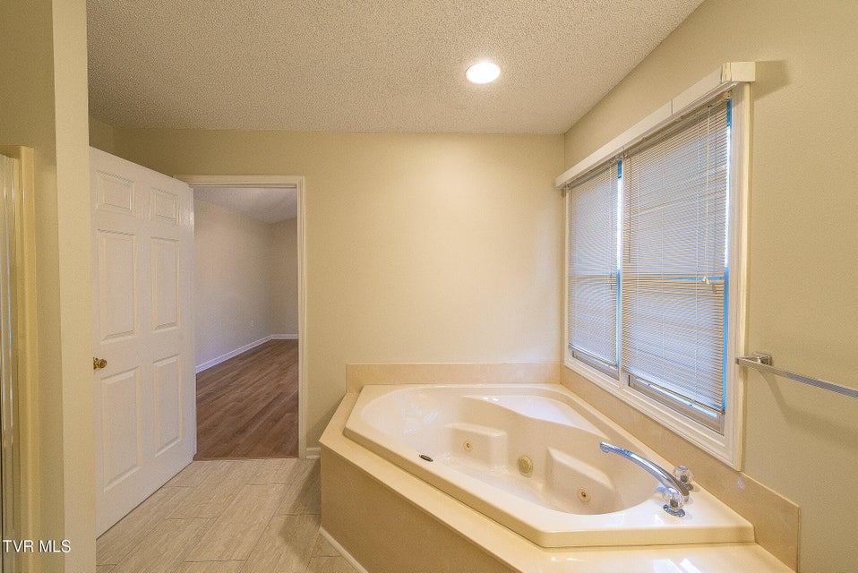 Photo #29: 113 Beechwood Court