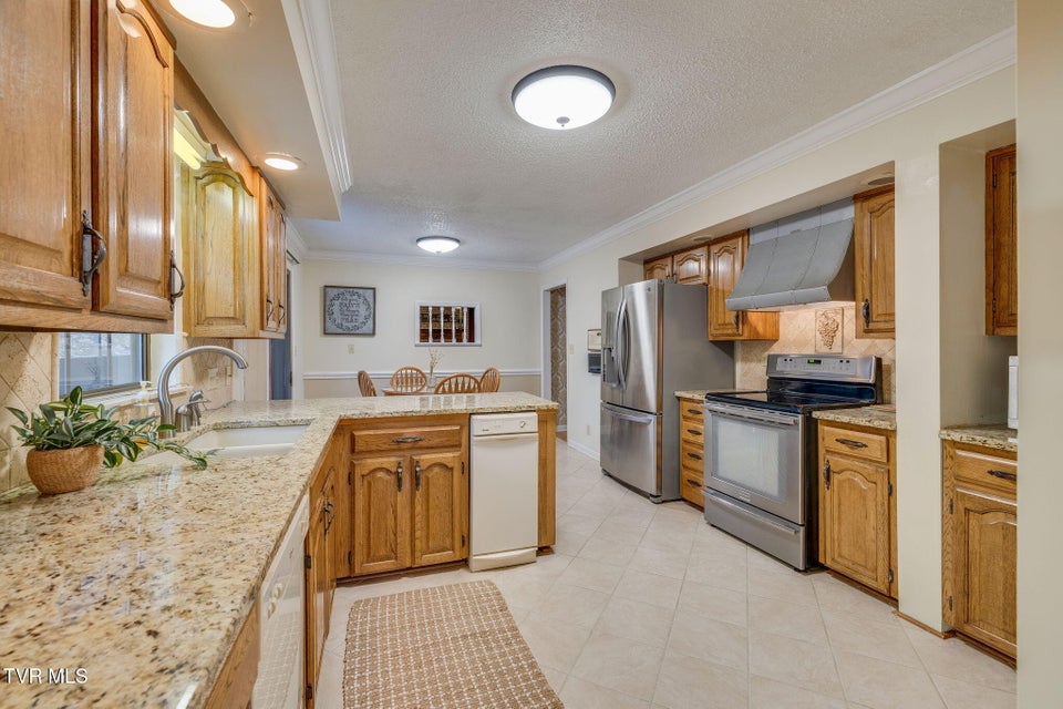 Photo #14: 557 Valley Avenue