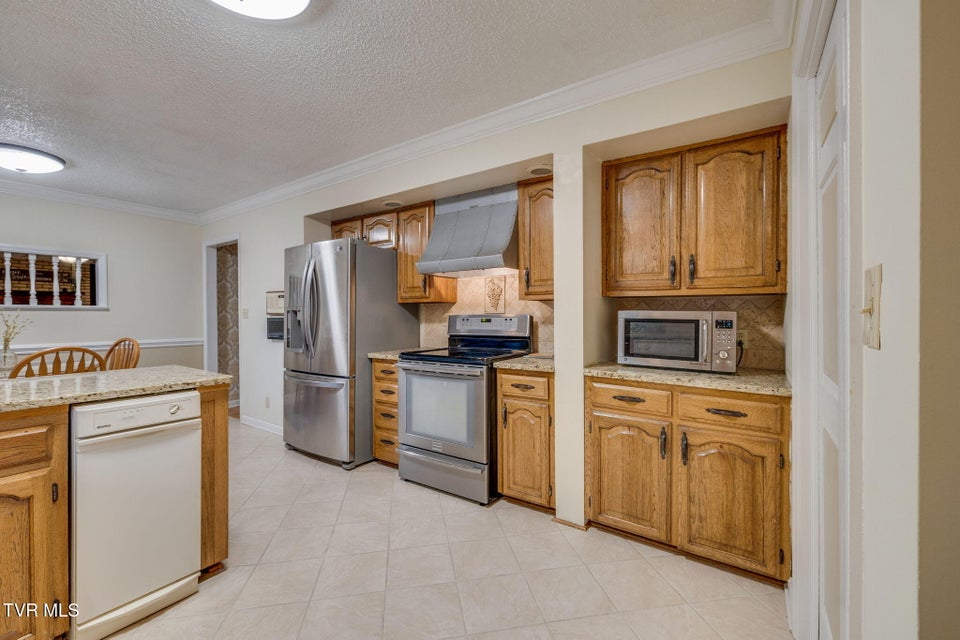 Photo #15: 557 Valley Avenue