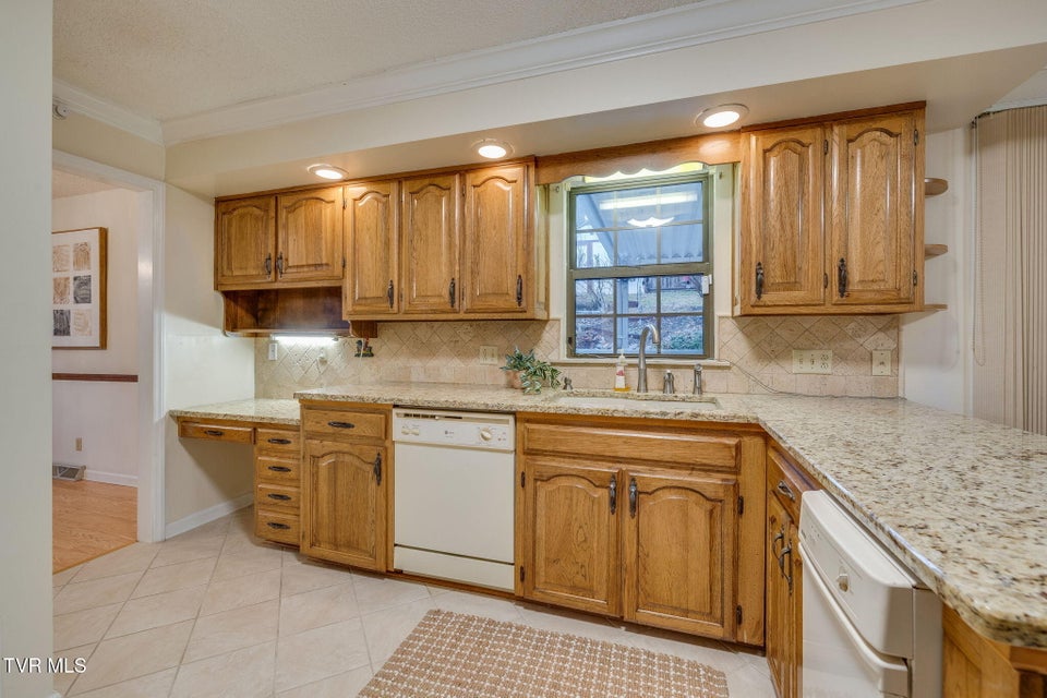 Photo #16: 557 Valley Avenue