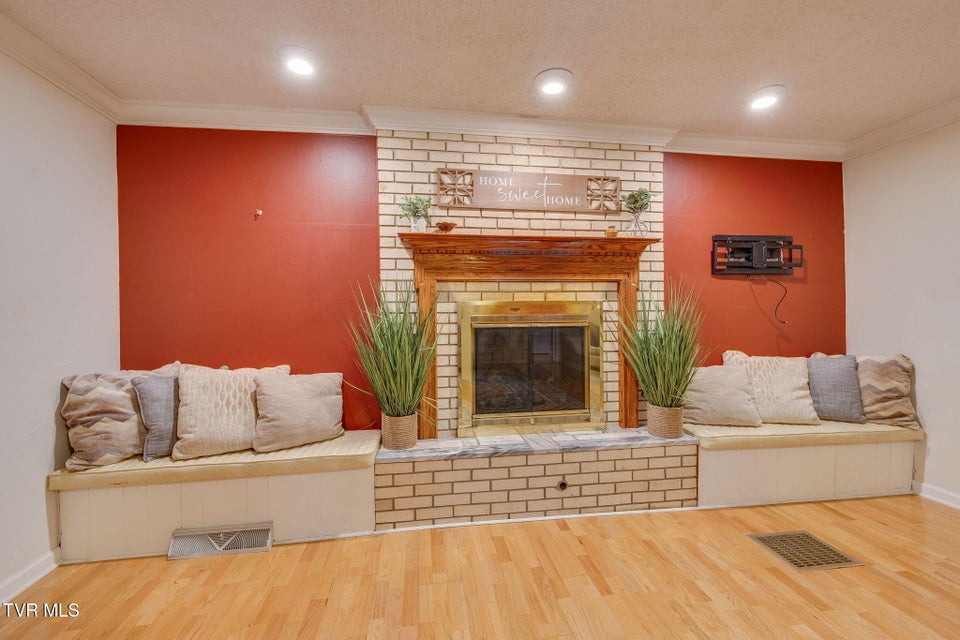 Photo #21: 557 Valley Avenue