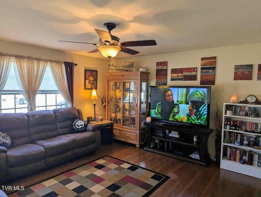 Photo #6: 210 Falconview Drive